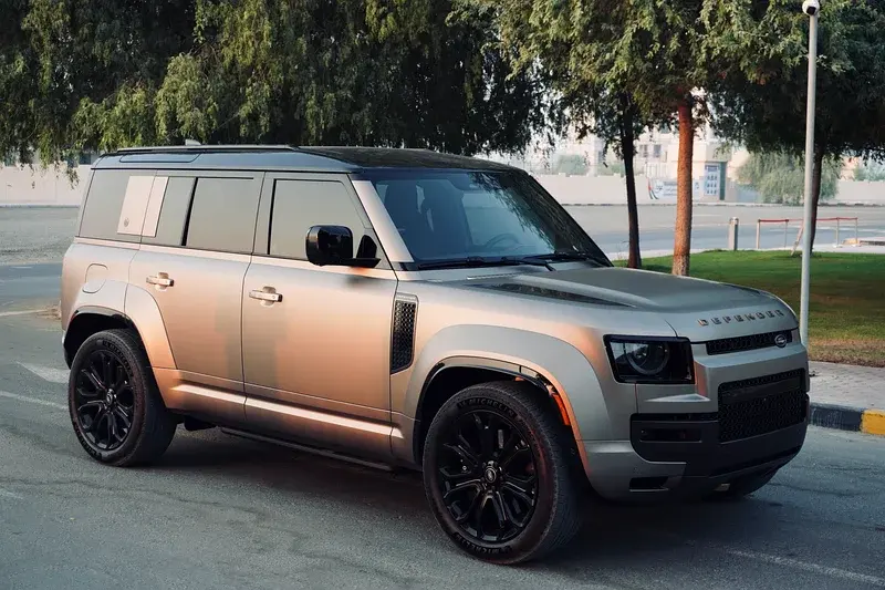 Land Rover Defender 2025