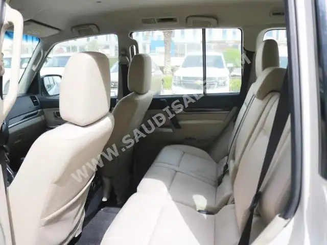 2017 متسوبيشي باجيرو