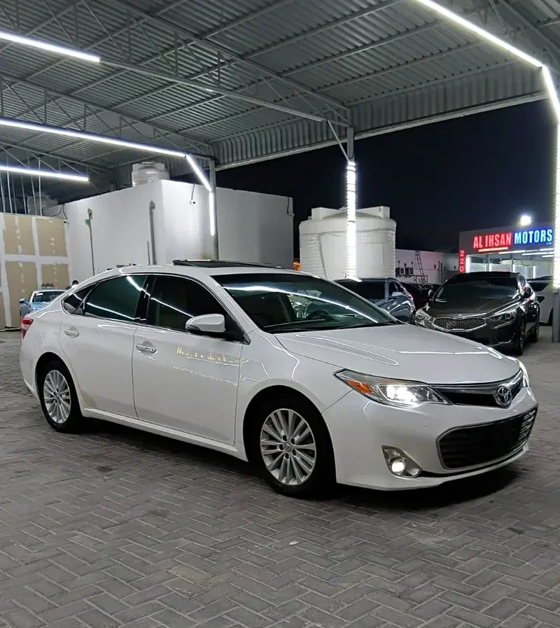 تويوتا افالون 2015