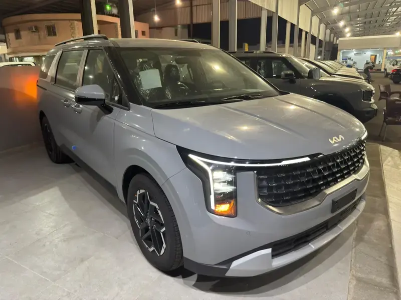 كيا كرنفال 2025 LX بسعر خااص