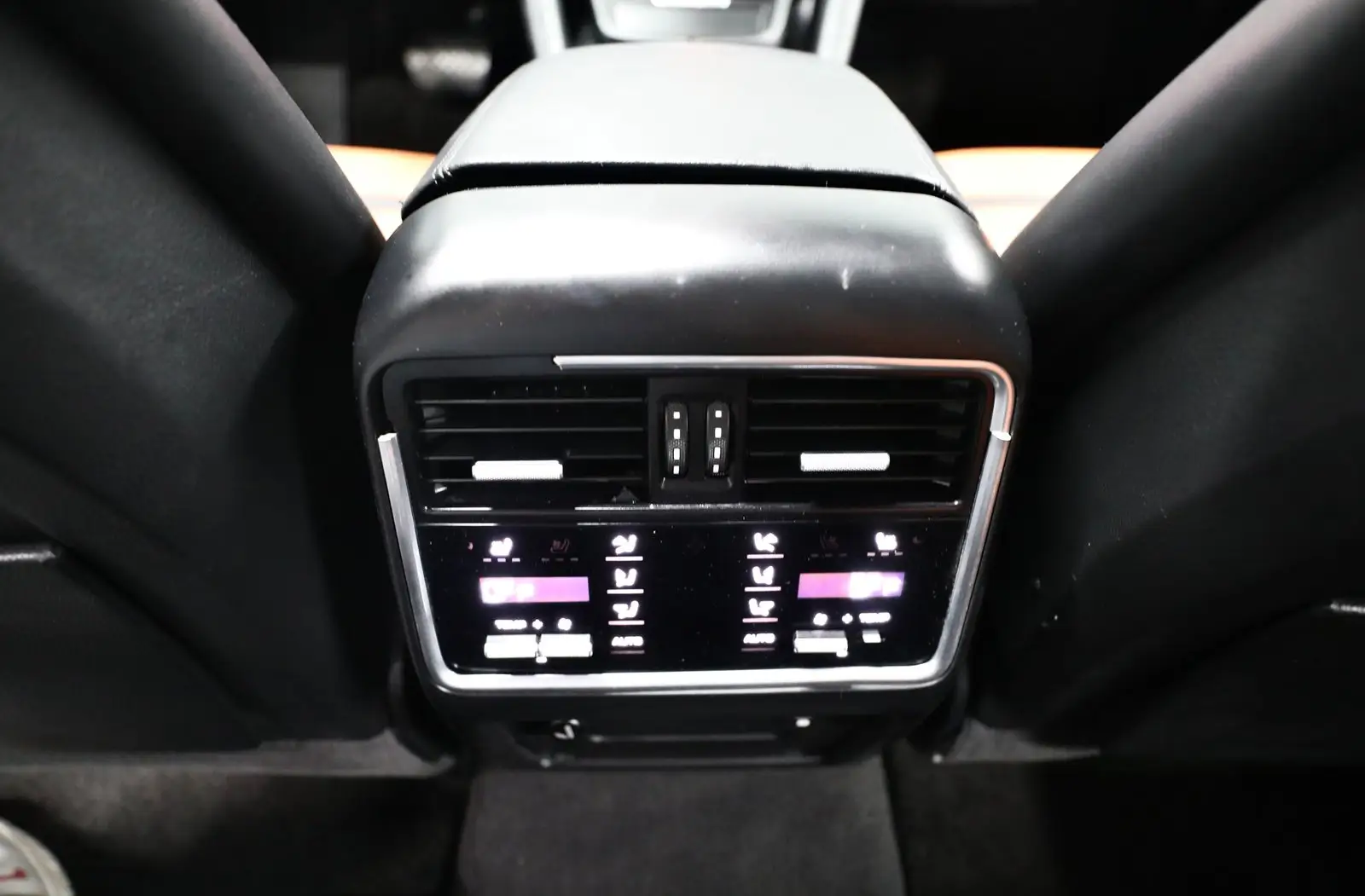 Cayenne | 2,700 AED Monthly | Low Km | Under Warranty Till 2027 | Free Insurance