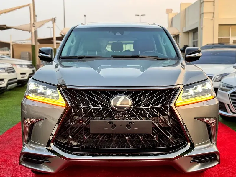 لكزس LX 570 Platinum S 2018 بحالة الوكالة التامة وسعر عرض ممتاز.