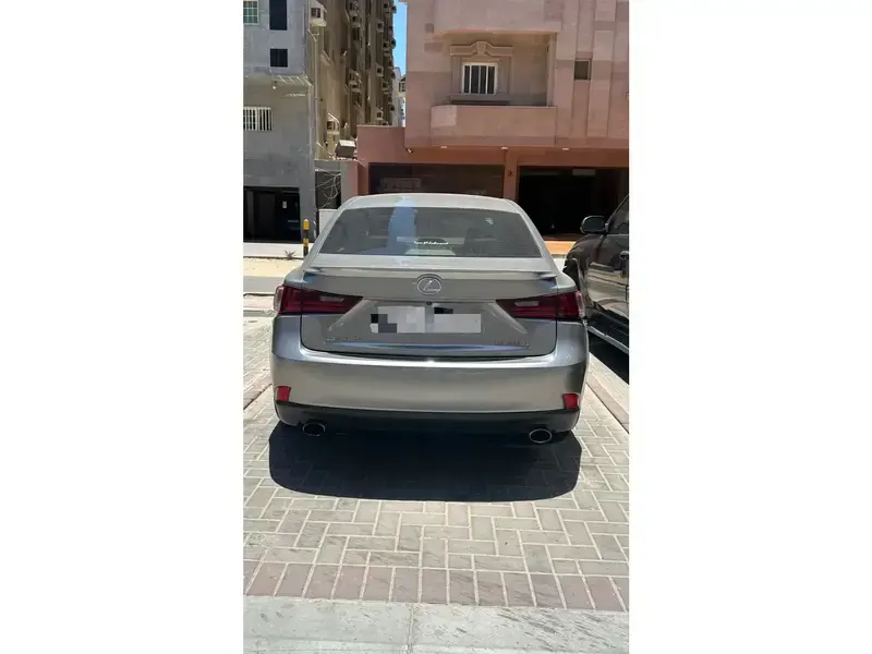 لكزس IS 2015