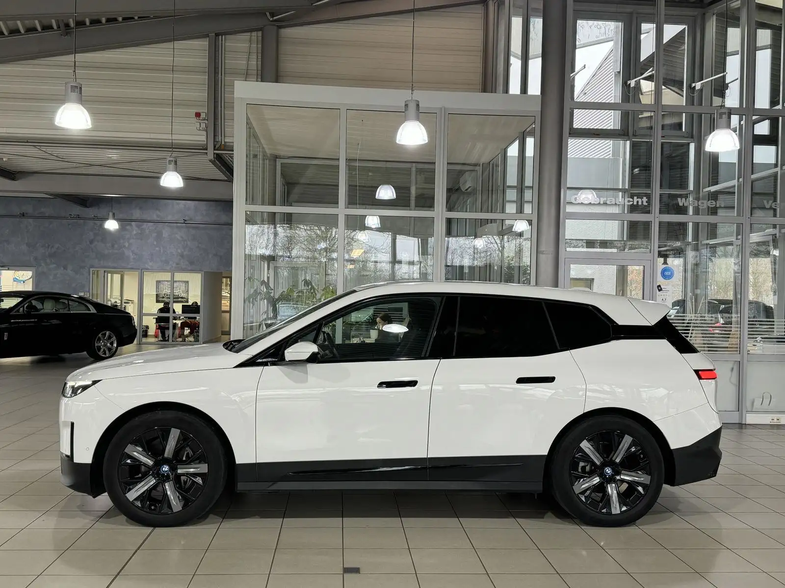 بي أم دبليو iX 2022