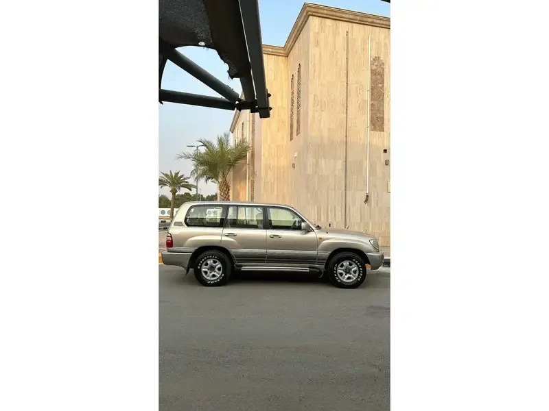 تويوتا لاندكروزر صالون 2003