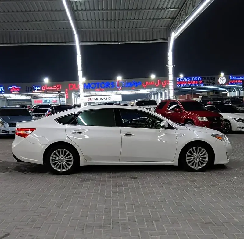 تويوتا افالون 2015