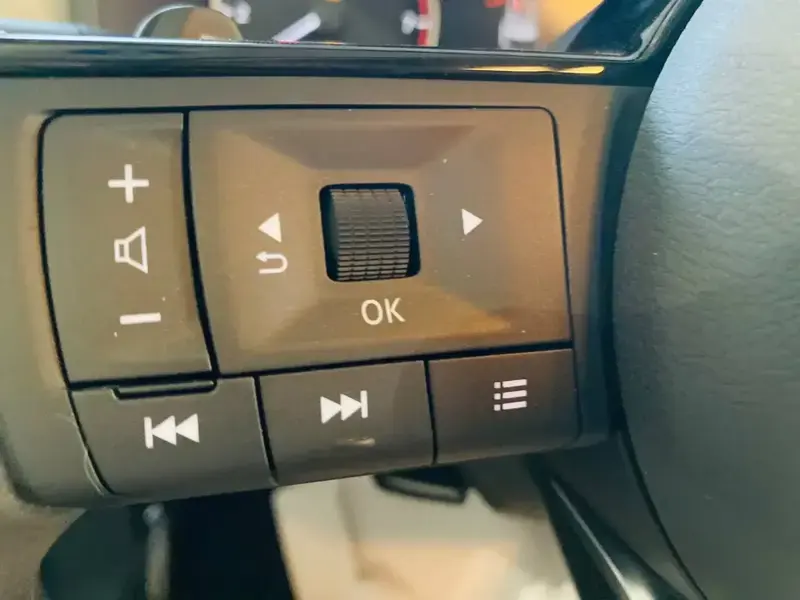 نيسان إكس-تريل 2025 5راكب دبل ستاندر