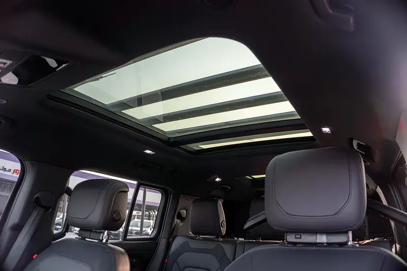 Land Rover Defender 2024