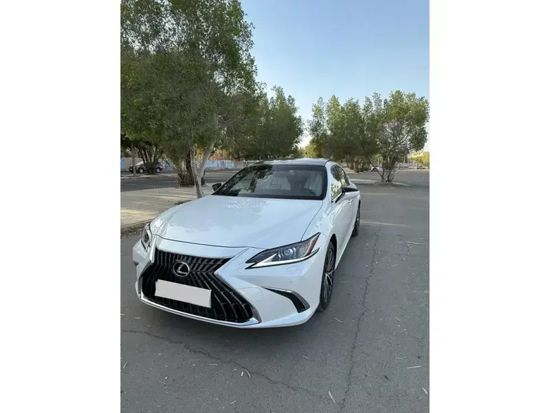 Lexus ES 2025