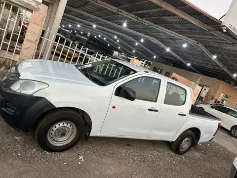 ايسوزو دي-ماكس 2015