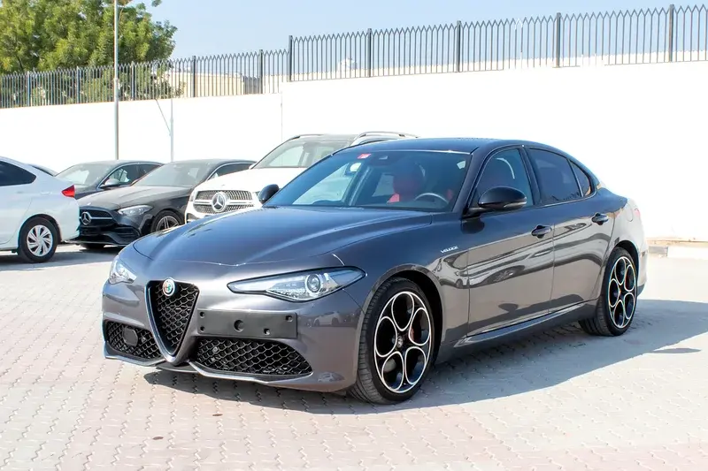 ألفا روميو جوليا 2023