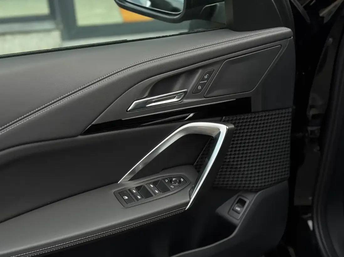 بي أم دبليو X1 2025