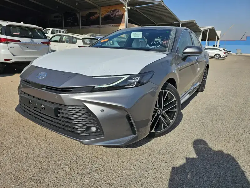 تويوتا كامري 2025 ال اي هايبرد