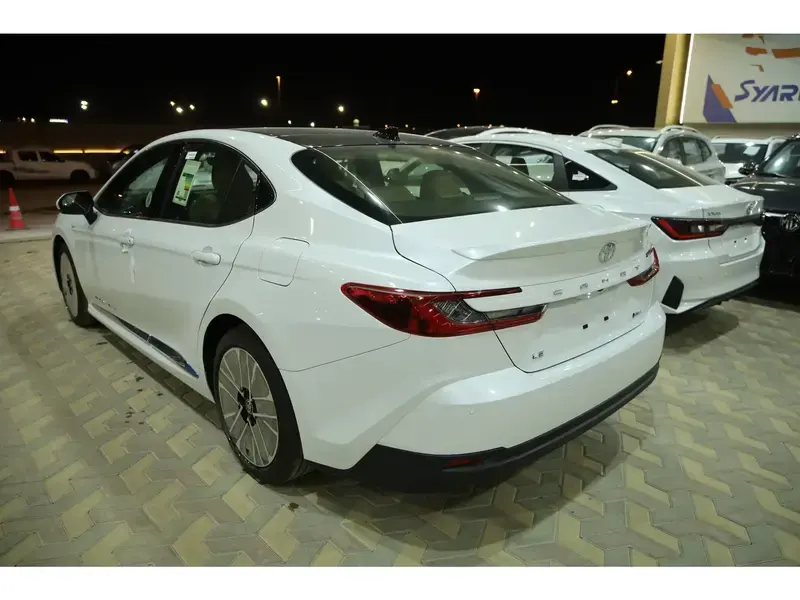 تويوتا كامرى LE هايبرد 2025