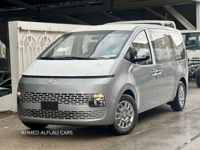 هونداي ستاريا 2025ديزل 9 راكب جير اتوماتيك بأكثر من لون