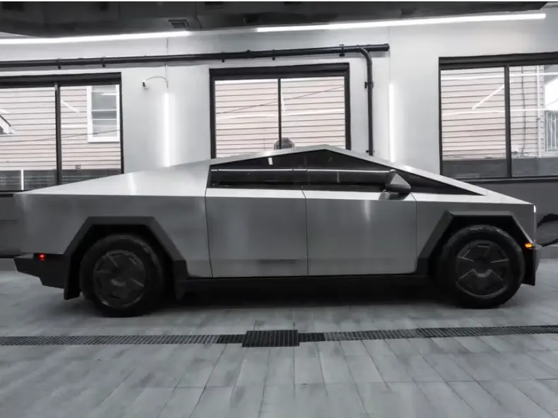Tesla Cybertruck 2025