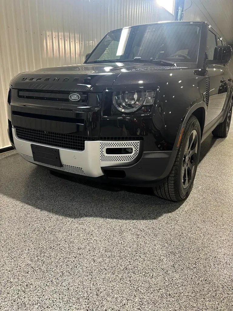 Land Rover Defender 2025