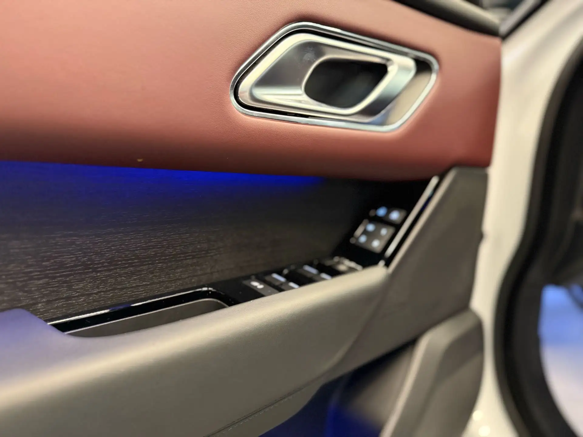 Land Rover Range Rover Velar 2024