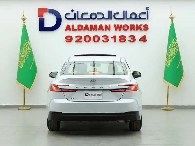 تويوتا كامري LE نص فل 2025