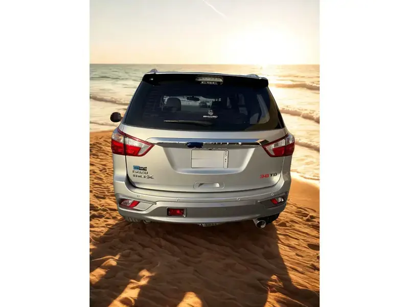 ايسوزو ام يو إكس 2019