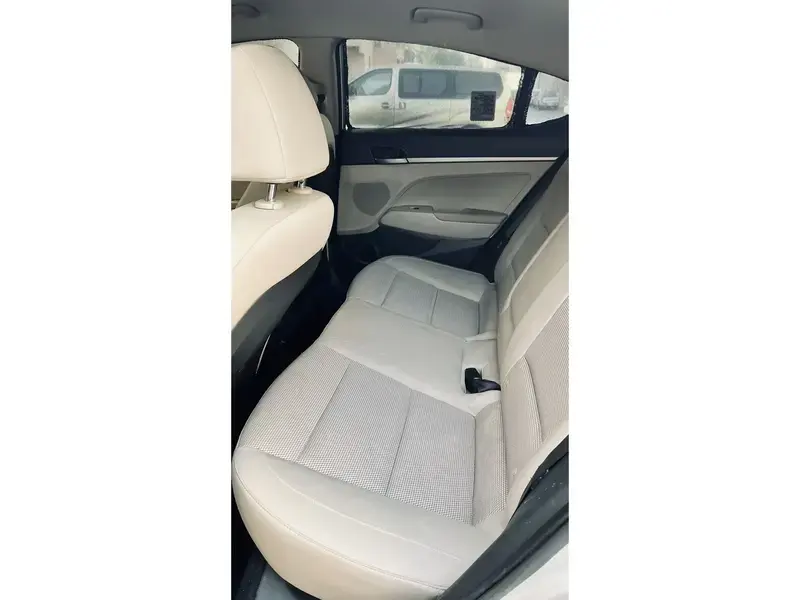 هيونداي إلنترا 2017