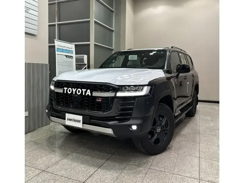 تويوتا لاندكروزر صالون GR-S هايبرد 2025