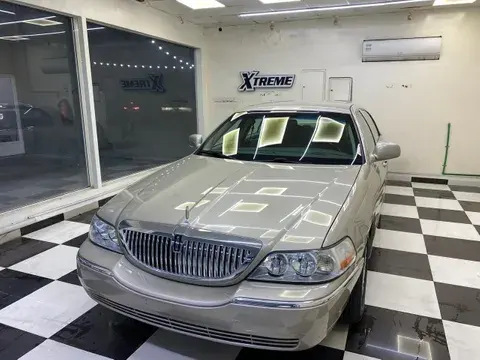 لينكولن تاون كار 2010 104660