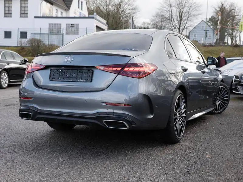 مرسيدس بنز C Class 2024