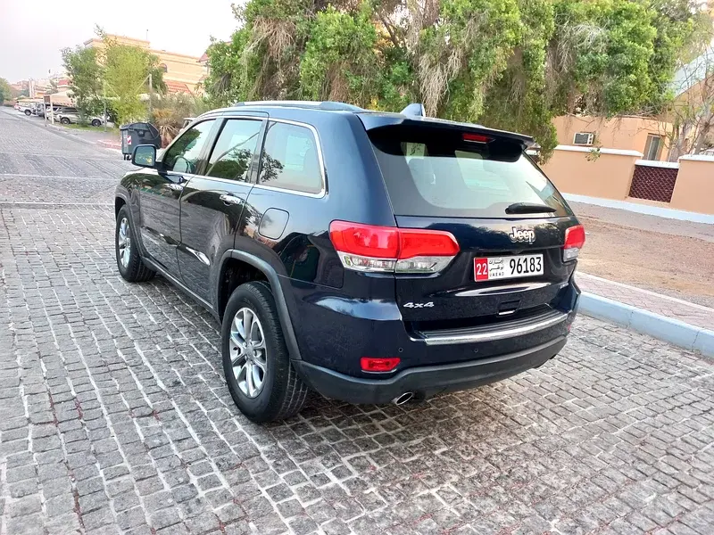 جيب جراند شيروكي 2015