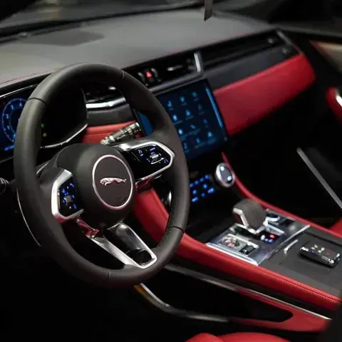 جاكوار F Pace 2025 0