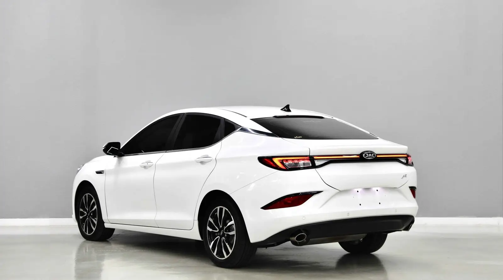 GCC | 1.5L | AED 650 monthly | Free Insurance + Registration | zero Downpayment