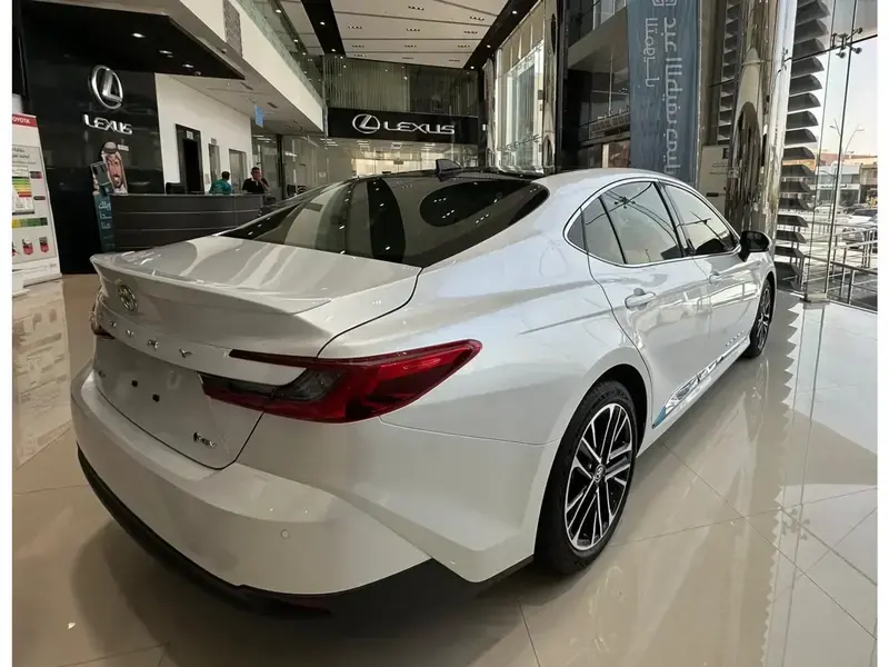 CAMRY 2.5 SEDAN PETROL AUTOMATIC 4X2 LE 2025