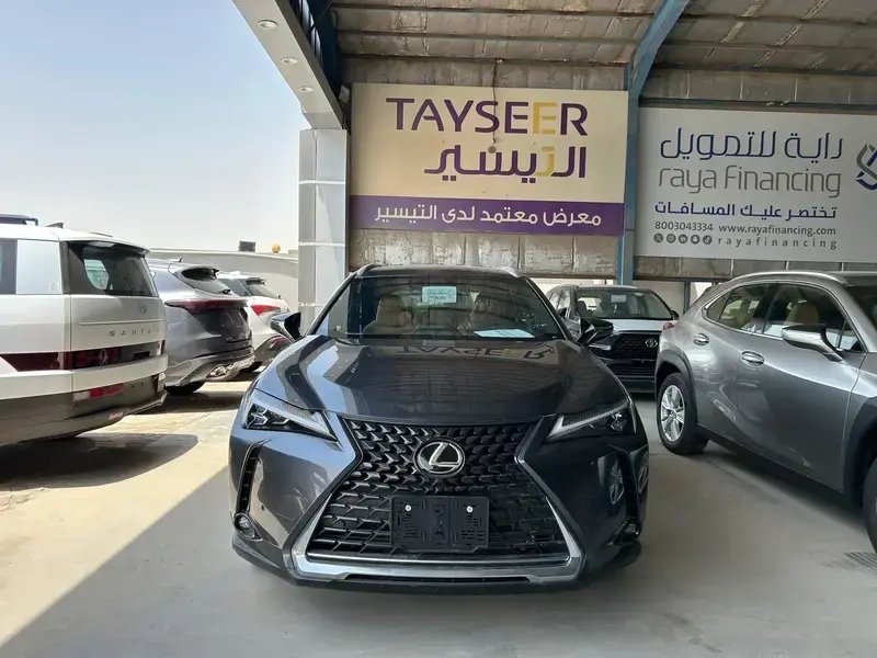 لكزس UX 2025 نص فل