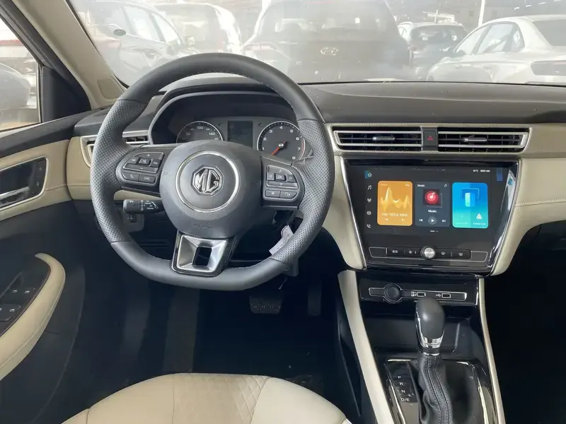 ام جي 5 2025 استاندر