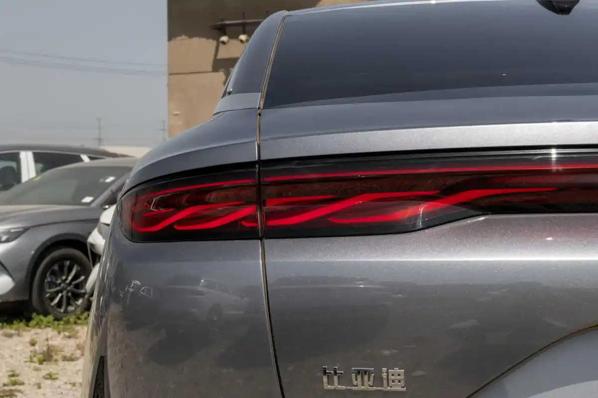 BYD Han L EV 2026 exterior design in UAE — front three-quarter view