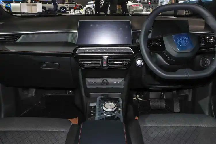 مج MG 3 في الإمارات العربية المتحدة: صفقات فاخرة للسيارات الدفع الرباعي وعروض خاصة 2026