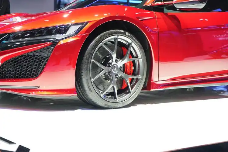 عرض أداء وديناميكيات القيادة لأكورا NSX 2026 في الإمارات العربية المتحدة