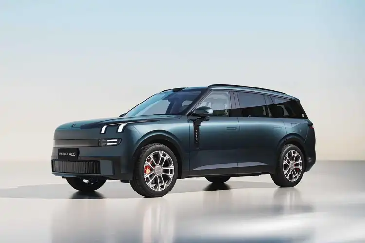 Lynk & Co 900