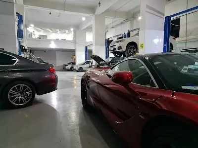 BMW Service Center M Customz M NASR مركز خدمة و صيانة سيارات