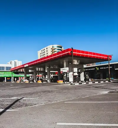 محطة بترول إن آند أوت