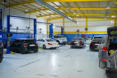 Modern Car Clinic Center