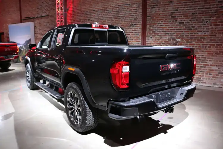 دليل مشتري GMC Canyon في الإمارات العربية المتحدة 2026: الأسعار والمواصفات والمراجعة