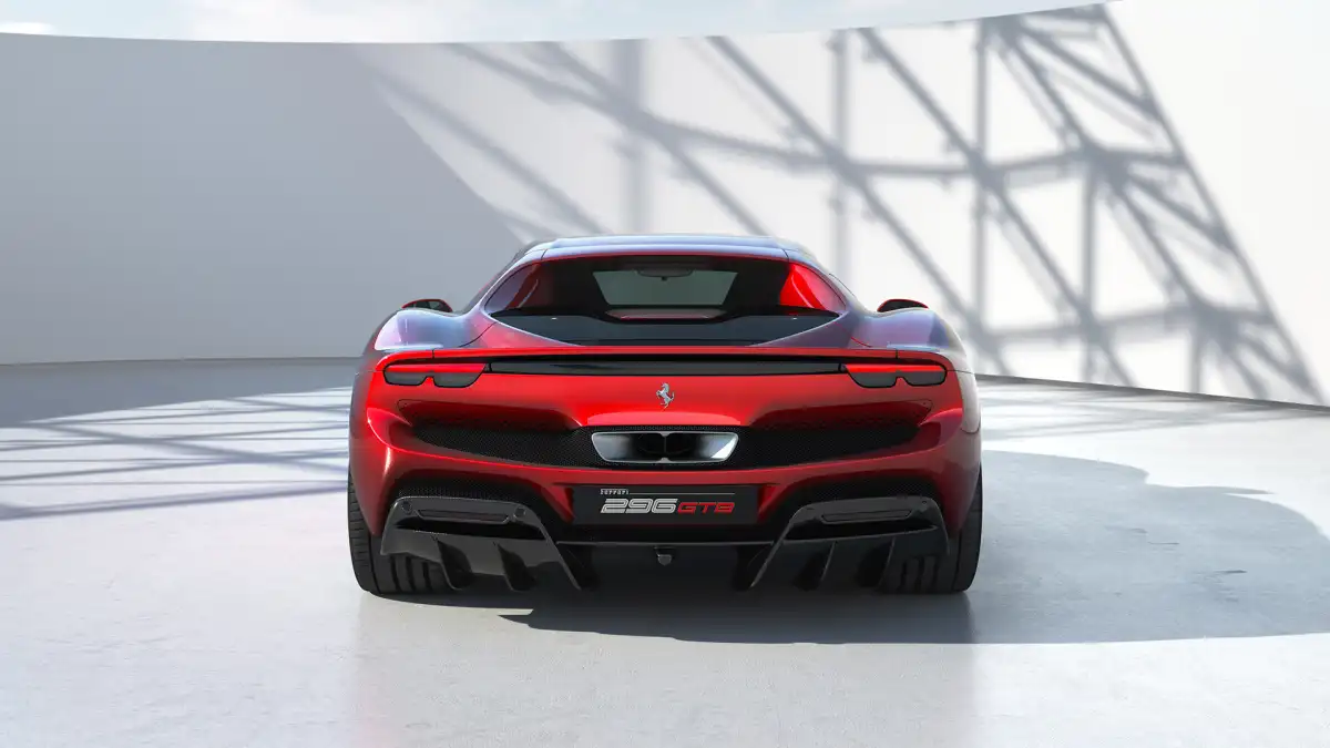 لوحة القيادة الداخلية وتصميم المقاعد لفيراري 296 GTB 2026 في الإمارات العربية المتحدة