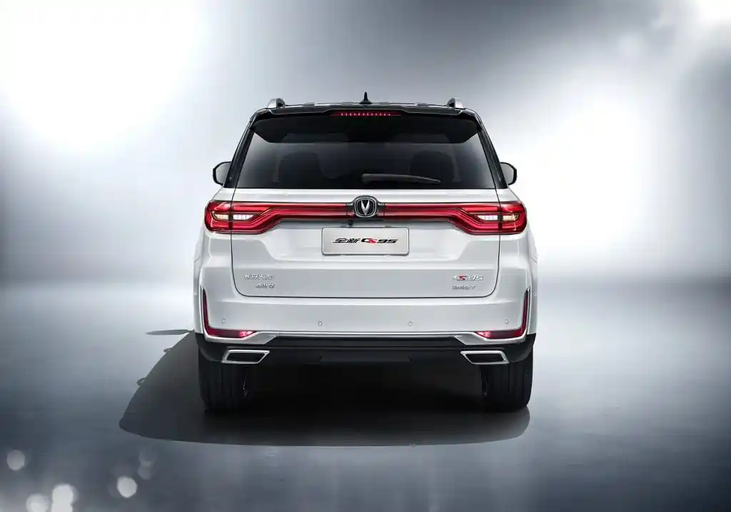 [IMAGE PLACEHOLDER: Changan CS 95 — Exterior Desert Scene]