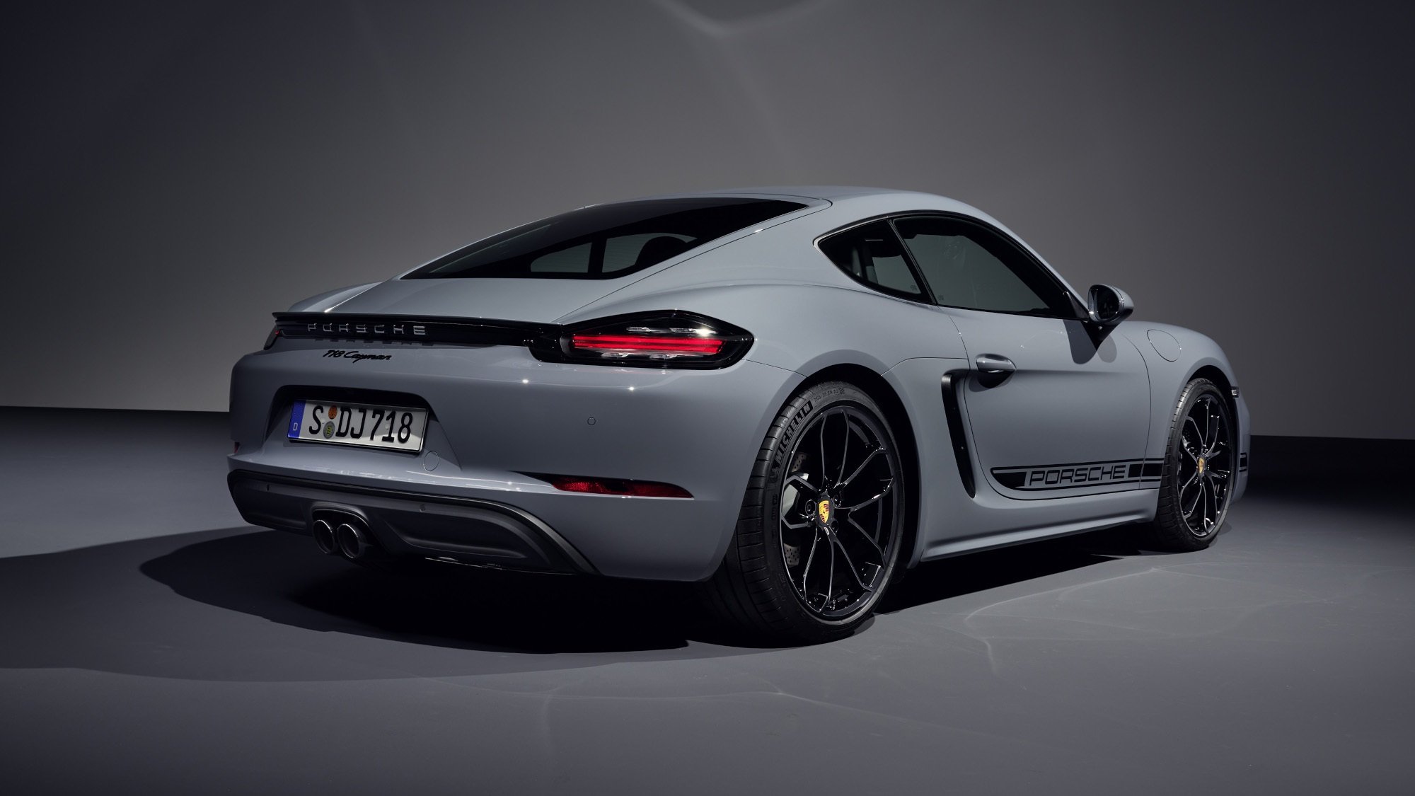 ピック Porsche 718 Spyder A Perfect Blend of Performance and Style