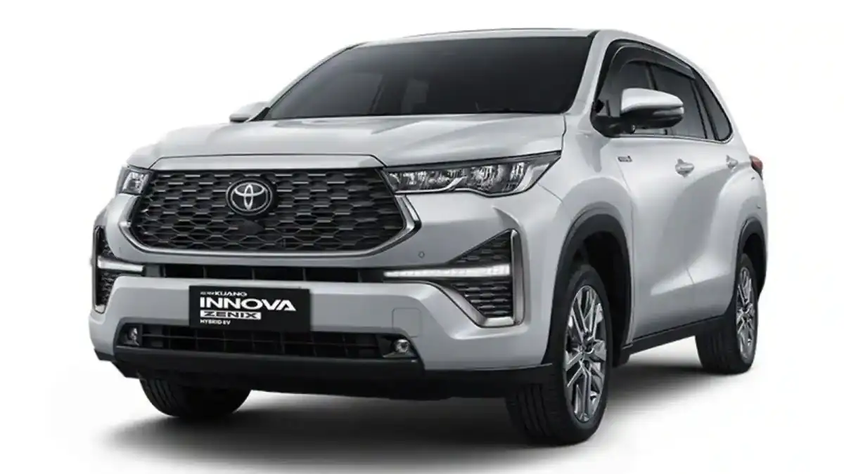 innova hycross price