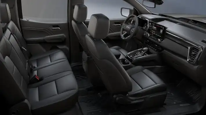 تخطيط المقصورة الداخلية لـ GMC Canyon 2026 مع شاشة المعلومات والترفيه في الإمارات العربية المتحدة