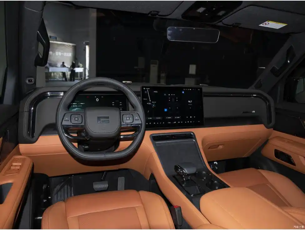 [مكان للصورة: روكس روكس 01 — لقطة ديناميكية لل外观 الخارجية للمركبة الكهربائية]