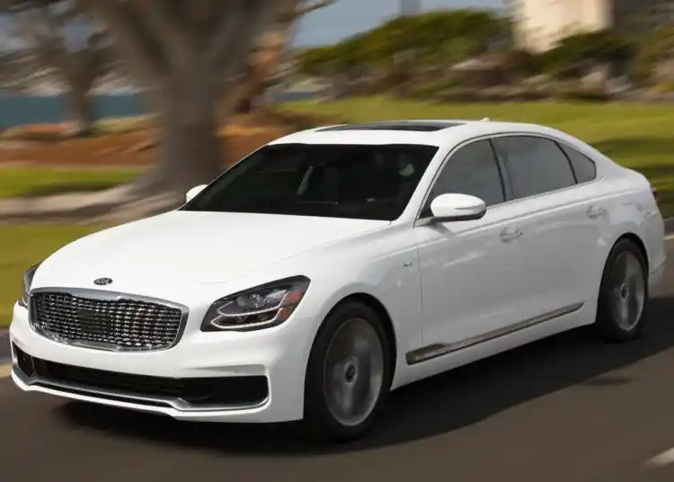 دليل مشتري كيا K900 في الإمارات العربية المتحدة 2026: الأسعار والمواصفات والمراجعة