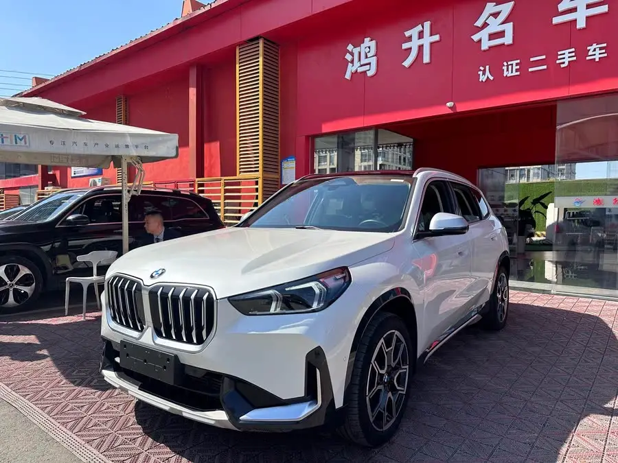 بي إم دبليو X1 2023 xDrive25Li حزمة تصميم X